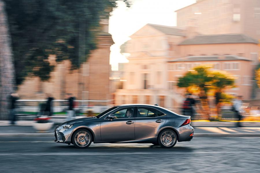  Lexus IS200t F-Sport 2016 года  (WW) (фото 30 из 35)